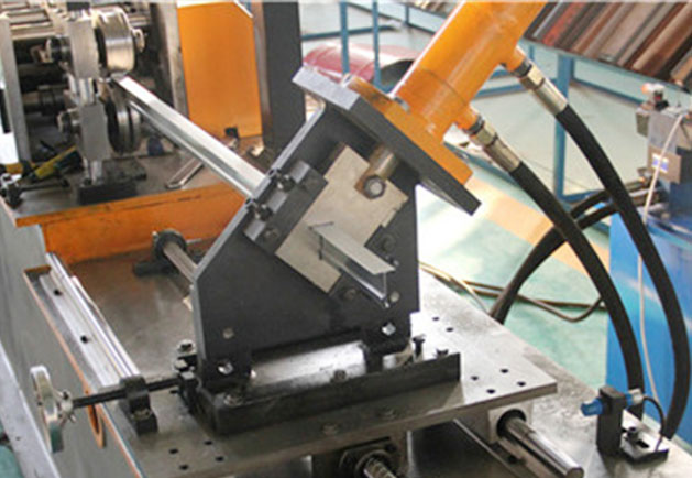 T grid roll forming machine