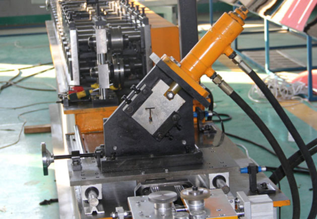 T grid roll forming machine