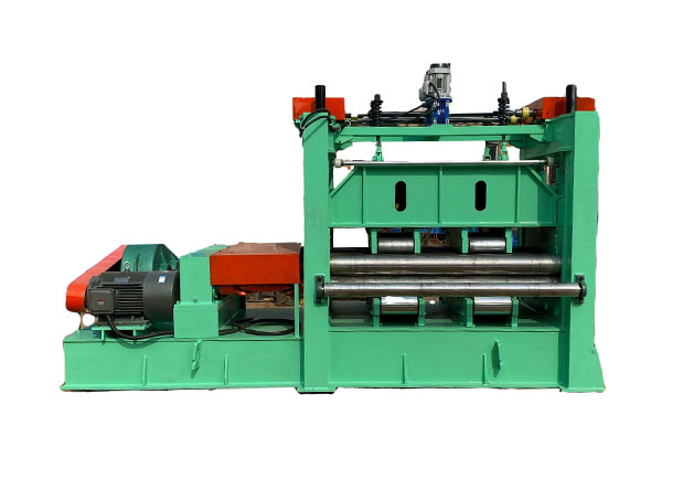 Leveling slitting machine