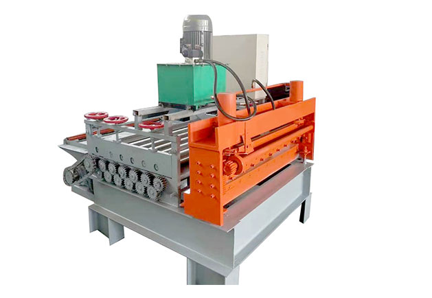 Leveling slitting machine