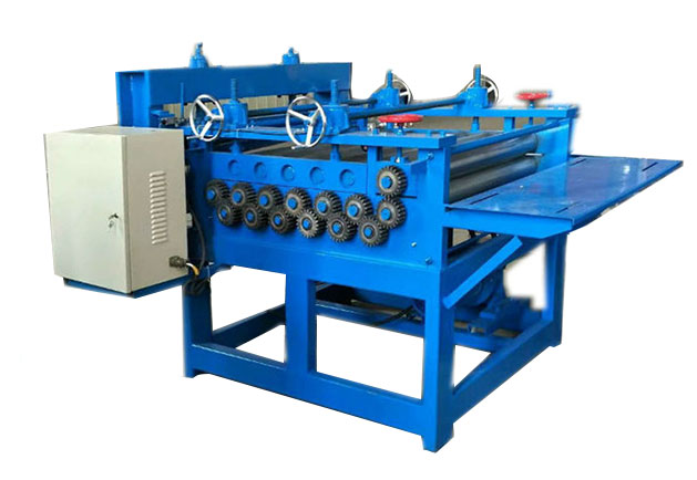 Leveling slitting machine